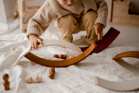 QTOYS - 2 Tone Wooden Arch Set With Peg People